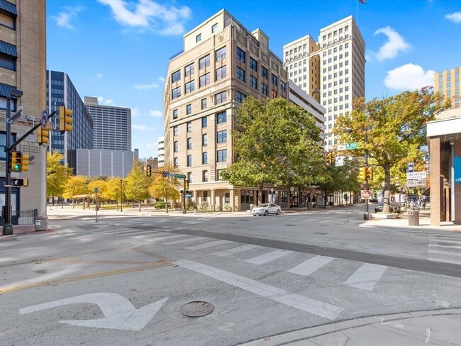 Building Photo - 910 Houston St