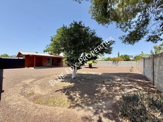 Building Photo - 7650 N Rasmussen Ave