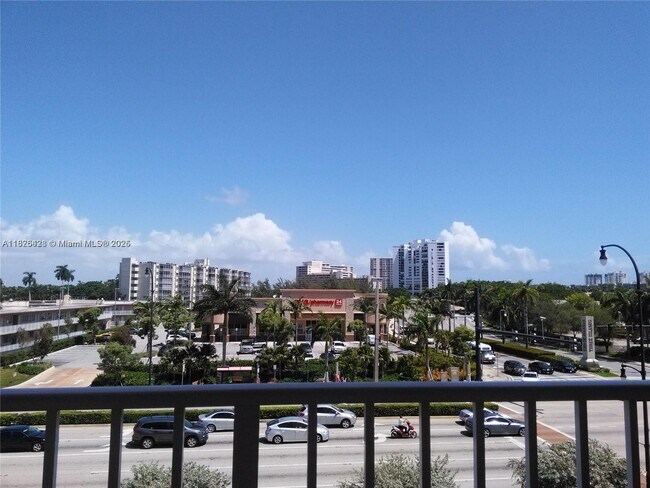 Building Photo - 2200 E Hallandale Beach Blvd