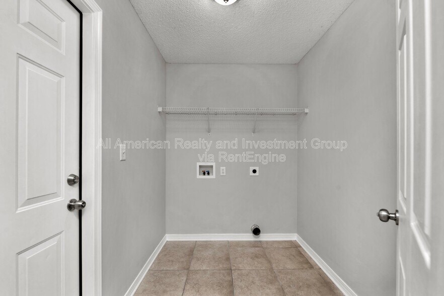 Building Photo - 648 Alysheba Dr