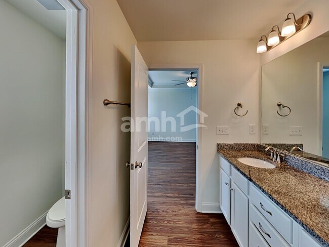 Building Photo - 410 Levon Ct