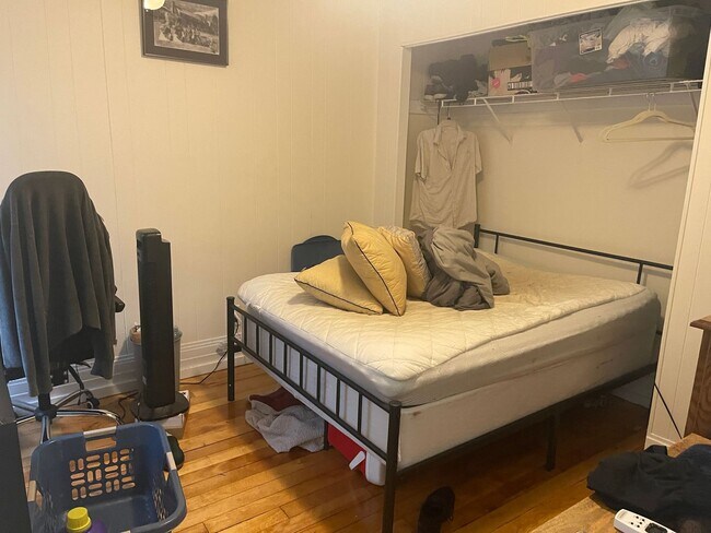 Building Photo - Top Floor Sunny 2 Bed Equal Large bedrooms, Heat and Hw inc No Fee Close to everything.Now or 1.1...