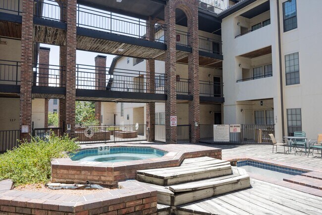 Building Photo - 3001 Cedar St