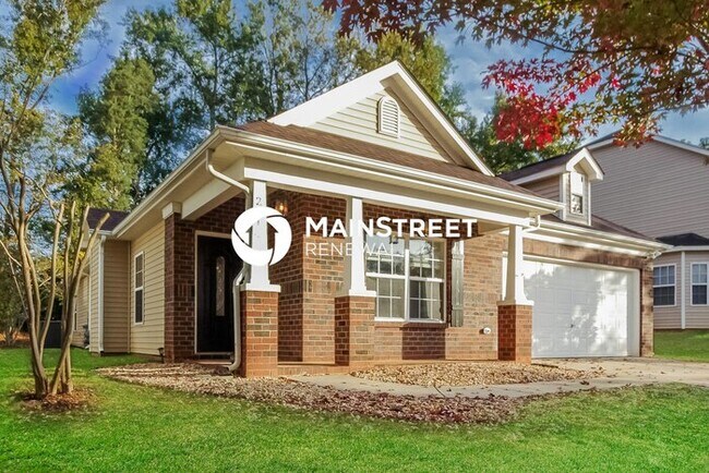 Building Photo - 4 Bedroom Pet-Friendly Home in MONROE, NC with Main Street Renewal