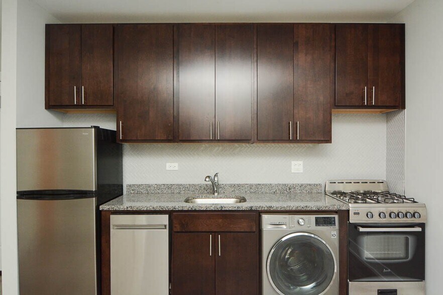 Building Photo - 434.5 W Belden Ave