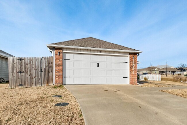 Building Photo - Fayetteville home | Near U of A