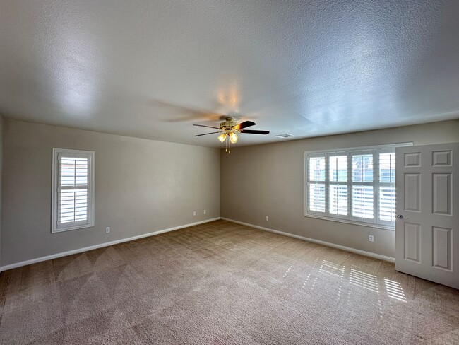 Building Photo - Pinnacle Peaks-Torrey Pines Southwest