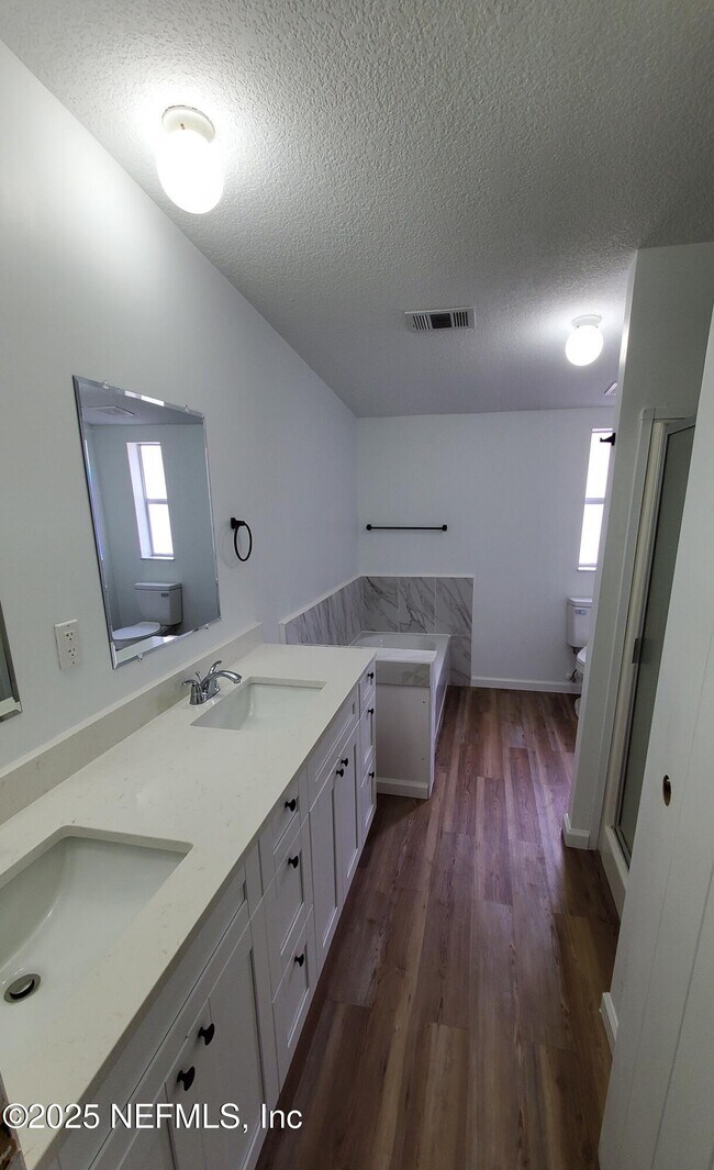 Building Photo - 1718 Wright Ave