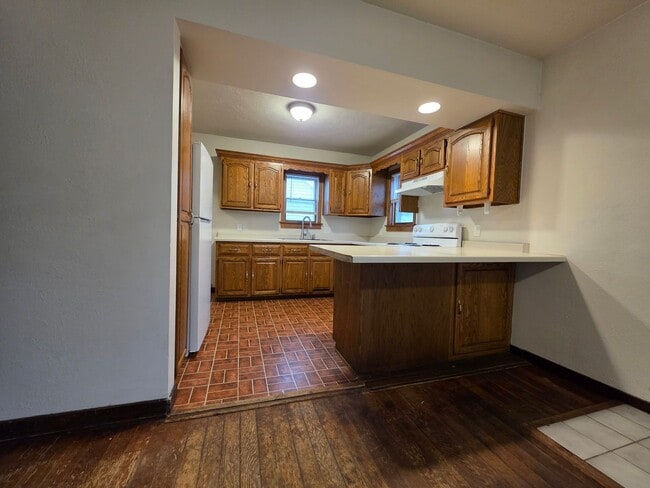 Primary Photo - Charming 2 Bedroom 1 Bath Single Family Home-Available Now!