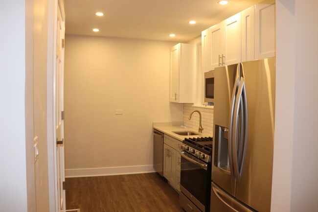 Building Photo - 3418 N Nordica Ave