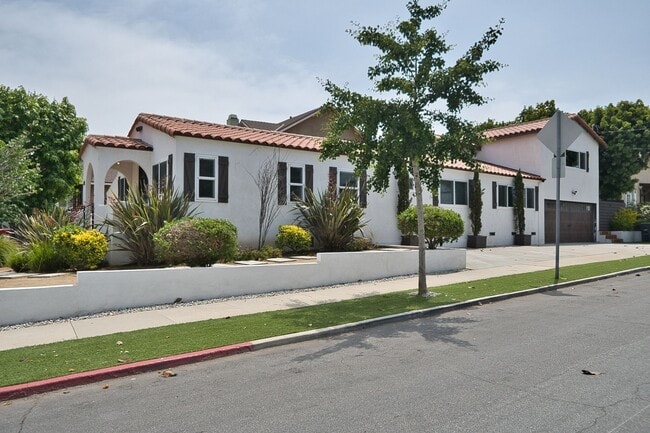 Primary Photo - Fully Remodeled Spanish Style Home - Walk ...