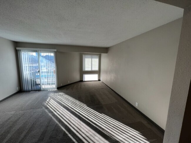 Building Photo - Multi-family Apartment Community