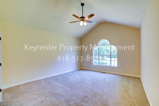 Building Photo - Beautiful home across from Jenks Middle School