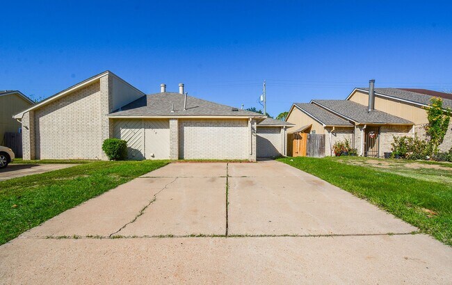 Building Photo - Charming Home for Rent in Southwest Houston !