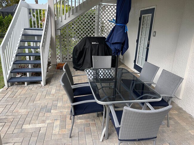 Building Photo - 1337 Center Ln