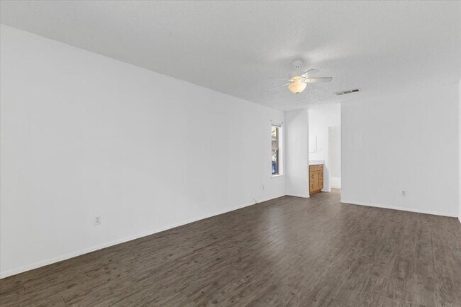 Building Photo - 6300 London Dr