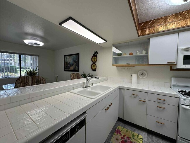 Building Photo - 35200 Cathedral Canyon Dr