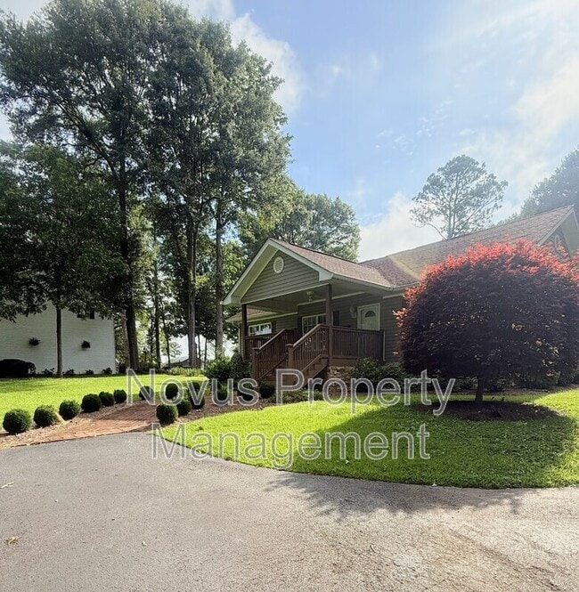 Primary Photo - 401 Stewart St