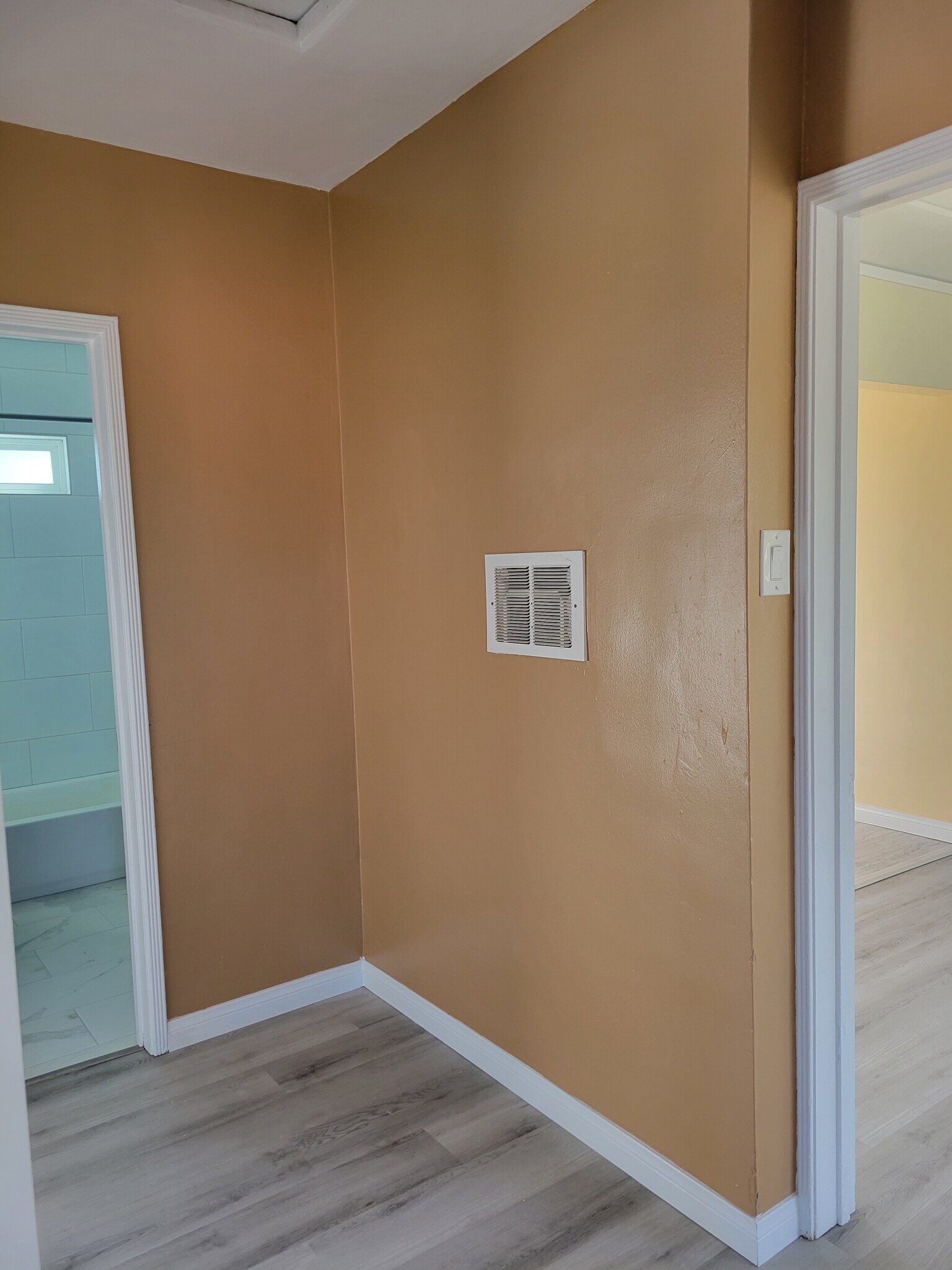 HALLWAY INFRONT OF BATHROOM - 2416 Flower St