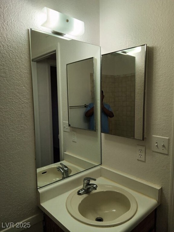 Building Photo - 6201 Bellota Dr