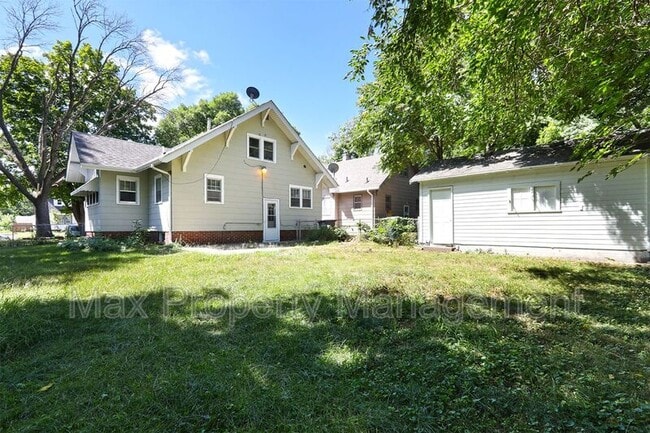 Building Photo - 1113 Douglas Ave