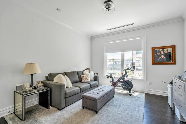 Building Photo - 6000 Royal Ct