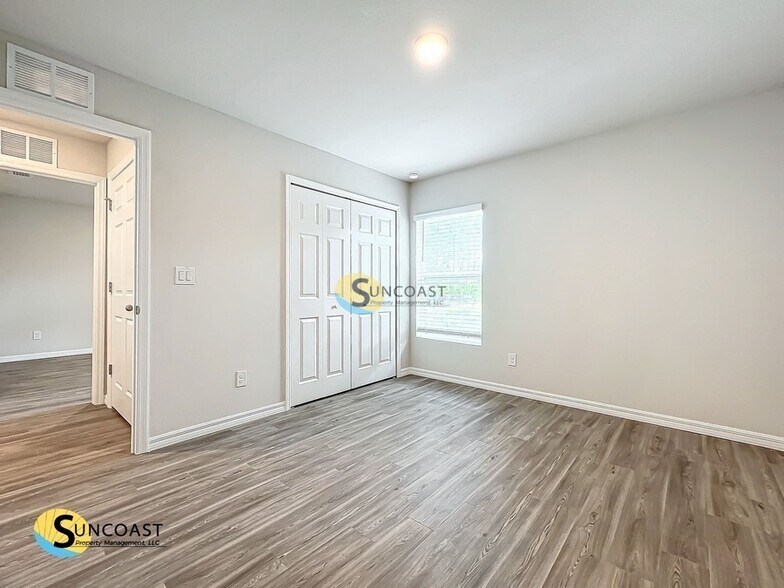 Building Photo - 2012 NW Juanita Pl