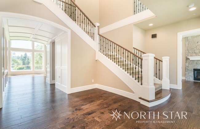 Building Photo - Executive Custom Home with River View on Acreage in West Linn