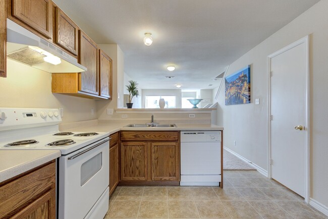 Building Photo - Two Bedroom, Two Bathroom Townhome near La...