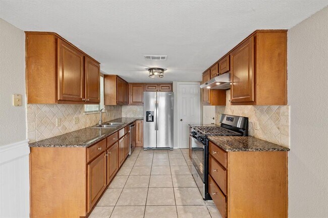 Building Photo - 6525 Hart Ln
