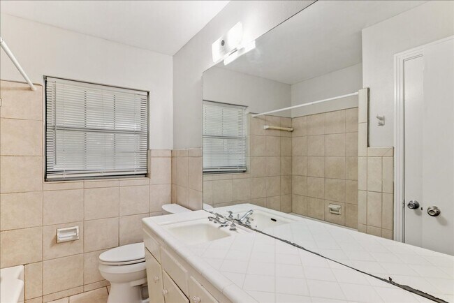 Building Photo - 103 S Chapel Dr