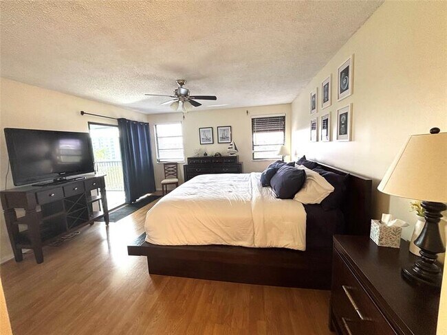 Building Photo - 2238 N Cypress Bend Dr