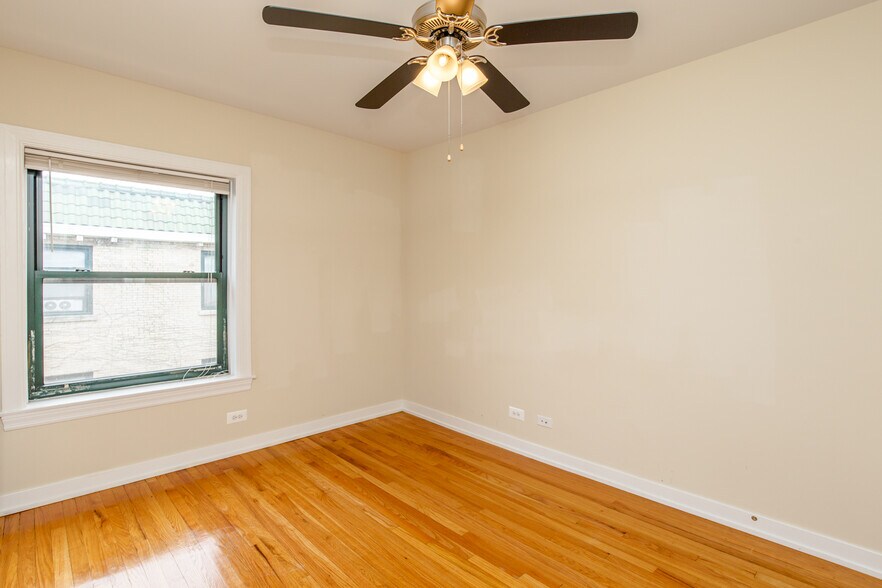 Building Photo - 4843 N Wolcott Ave
