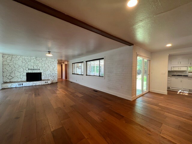 Building Photo - 1157 East Ave
