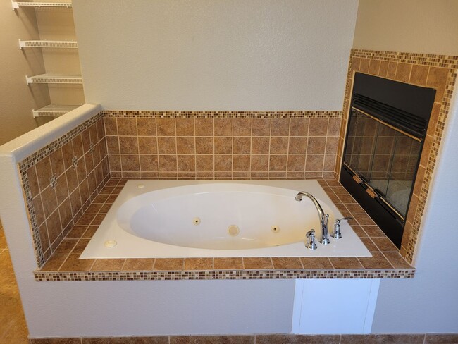 Building Photo - Beautiful 3 bedroom/2 Bath Home!