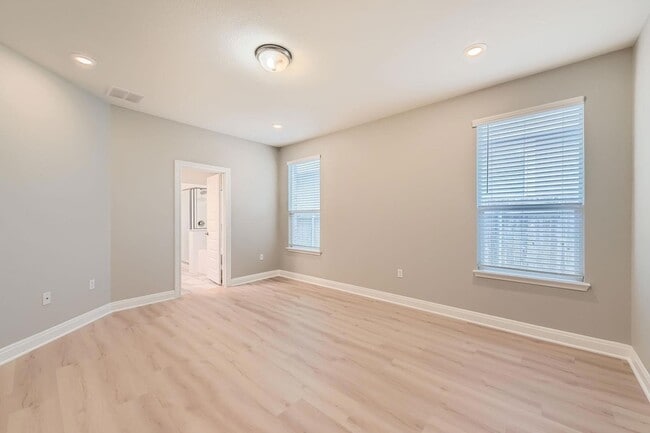 Building Photo - 1609 Arial Dr