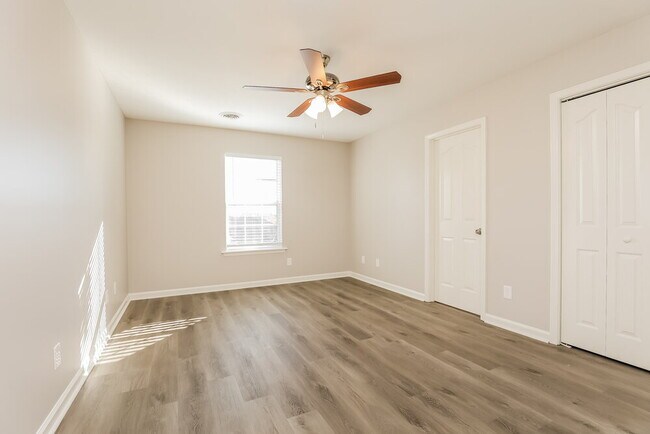 Building Photo - 3033 Ace Wintermeyer Dr