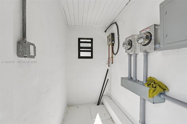 Building Photo - 5152 SW 6th St