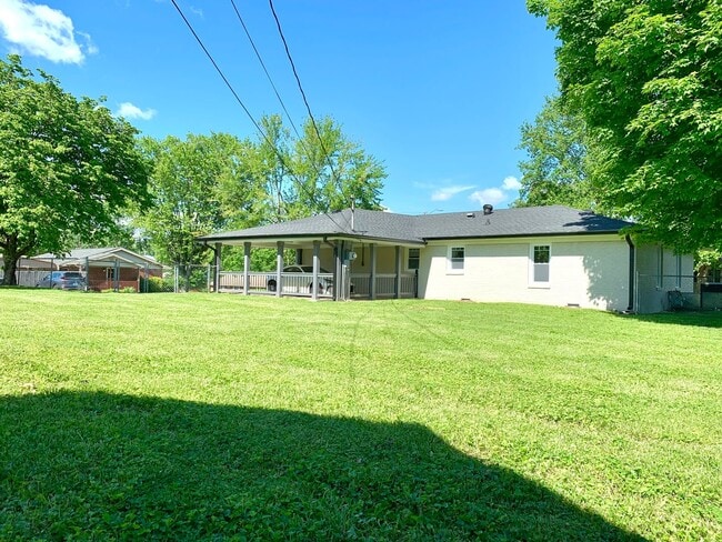 Building Photo - 427 Wayne Dr