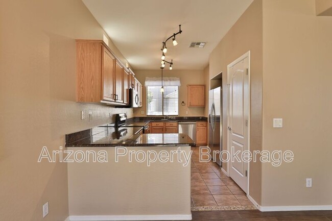Building Photo - 875 S Porter St
