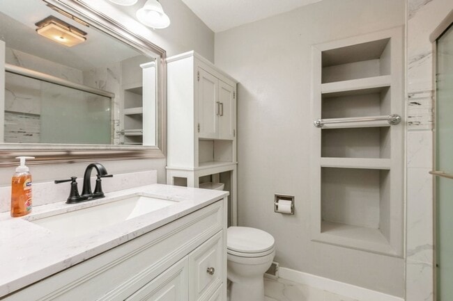 Building Photo - CHARMING RANCH!! 3 Bedroom, 2 Bath Home in Windsor Heights