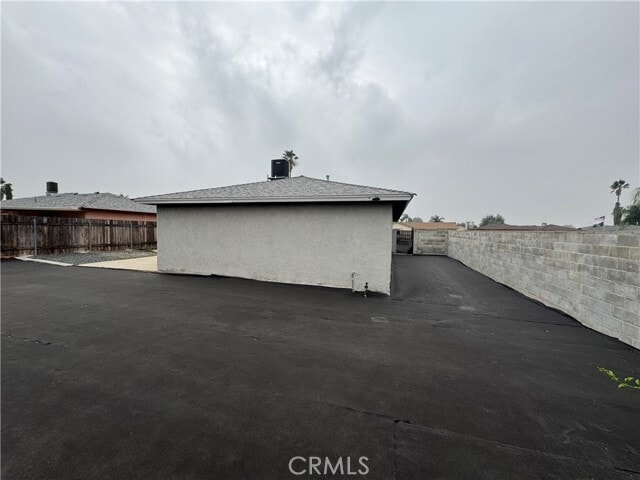 Building Photo - 428 E Montrose St