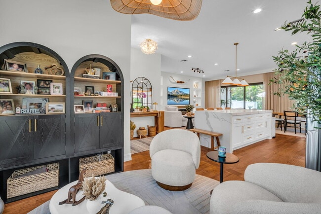 Building Photo - 10852 La Salinas Cir