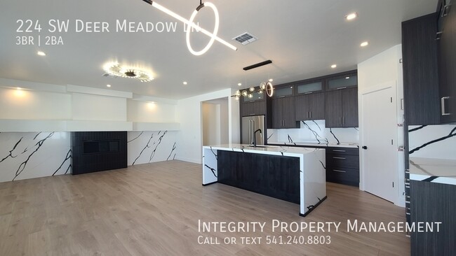 Building Photo - 224 Meadow Ln