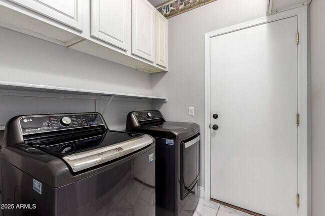 Building Photo - 3704 E Wyatt Way