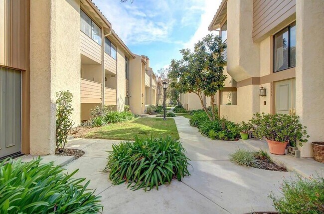 Building Photo - 3-Bedroom Townhome in Prime Calabasas Location