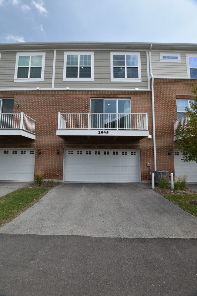 Building Photo - 2945 Showplace Dr