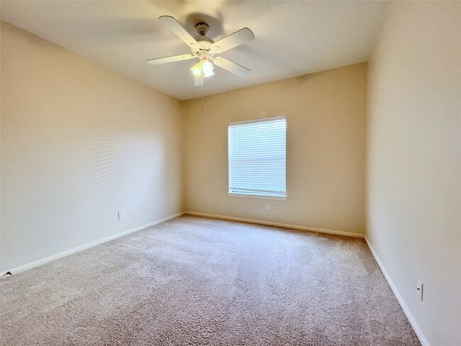 Building Photo - 4723 Silverlake Dr