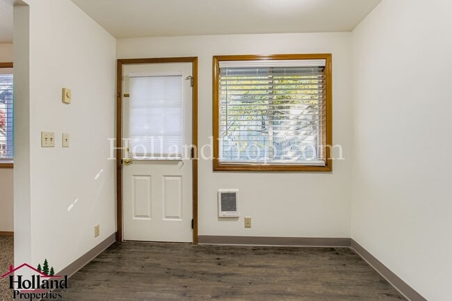 Building Photo - Charming Duplex Just Minutes from Downtown...