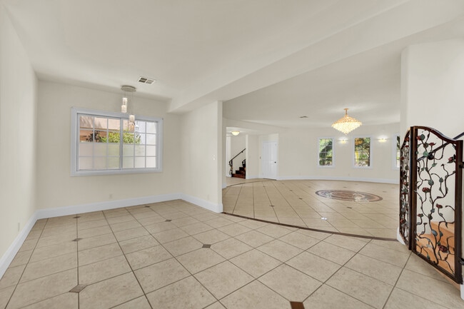 Building Photo - 1250 Shadow Ln